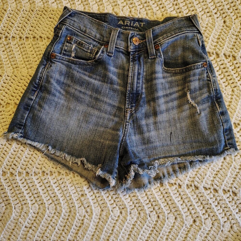 Ariat Ultra High Rise Boyfriend Denim Shorts Women’s 25R Distressed Raw Hem